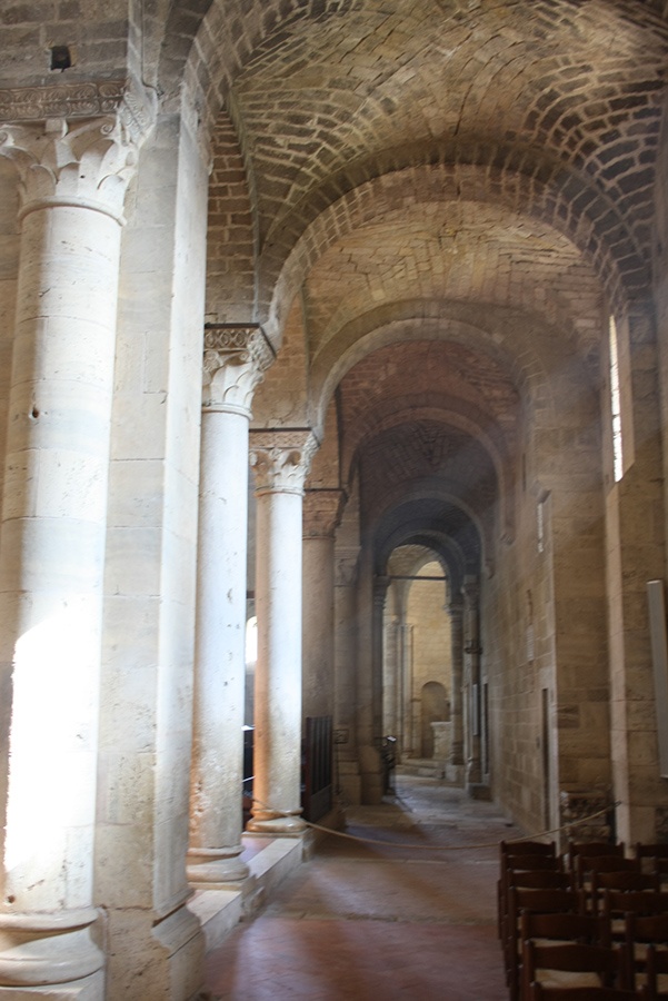 interno abbazia sant'antimo