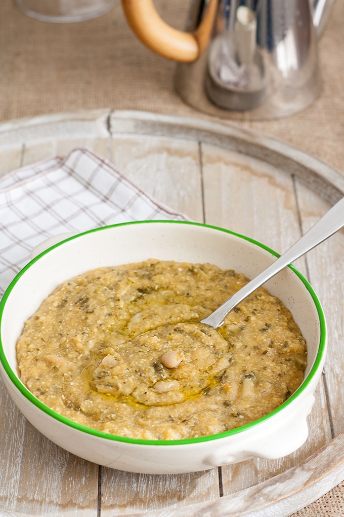 Polenta-Suppe mit Palmkohl
