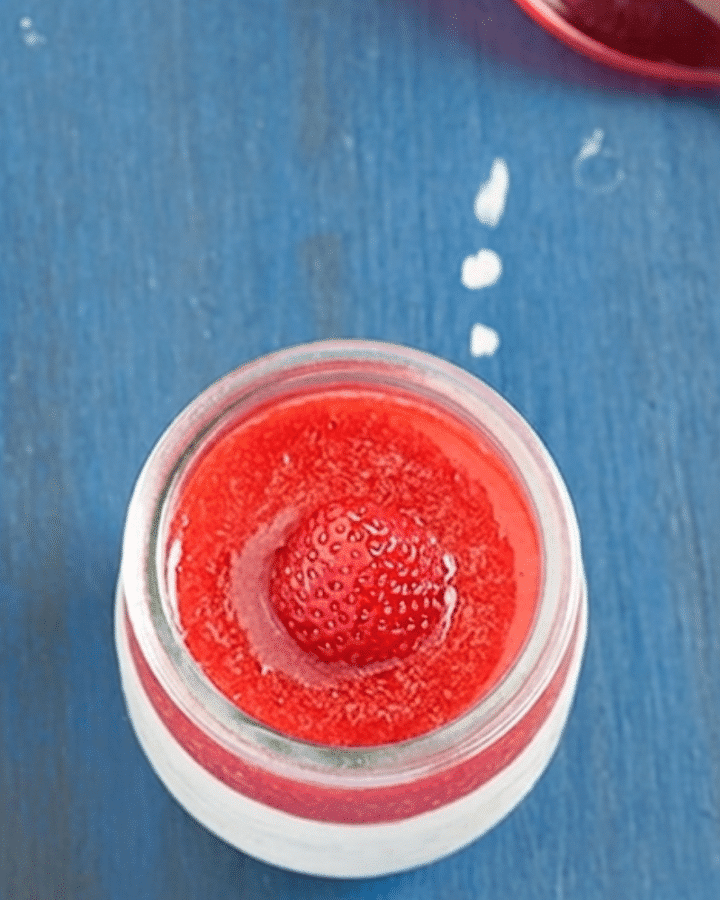 Panna Cotta mit Kamille und frischen Erdbeeren 2