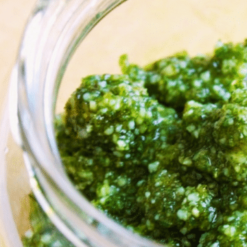 Zuppa di miglio e pesto di salvia