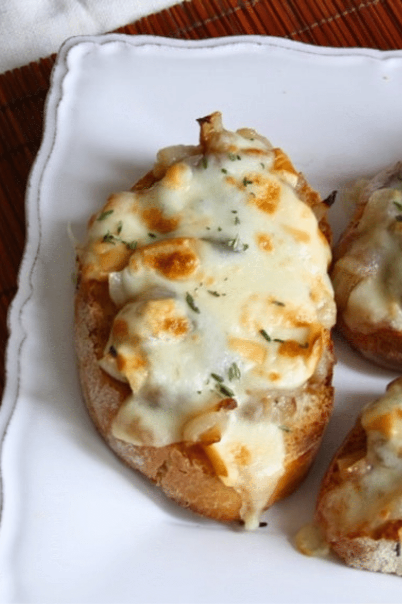 Crostini di cipolle borettane all'aceto balsamico