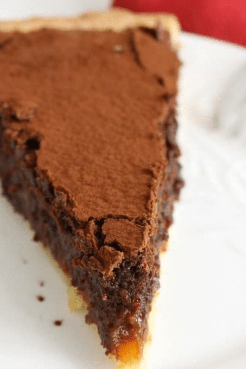 Crostata al cioccolato, caramello salato e nocciole