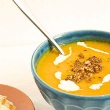 ricetta Vellutata di carote alle nocciole tostate