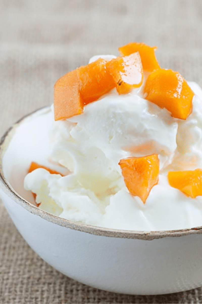 Yogurt greco gelato con albicocche