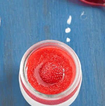 Panna Cotta mit Kamille und frischen Erdbeeren 26