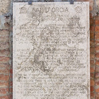muro in val d'orcia