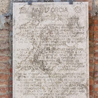 muro in val d'orcia