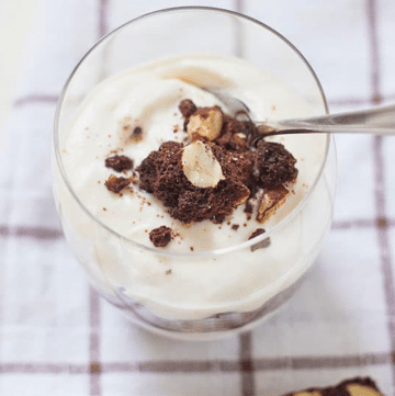 Coppette con crema di ricotta e biscotti