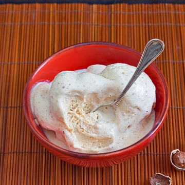 Gelato alla nocciola fatto in casa