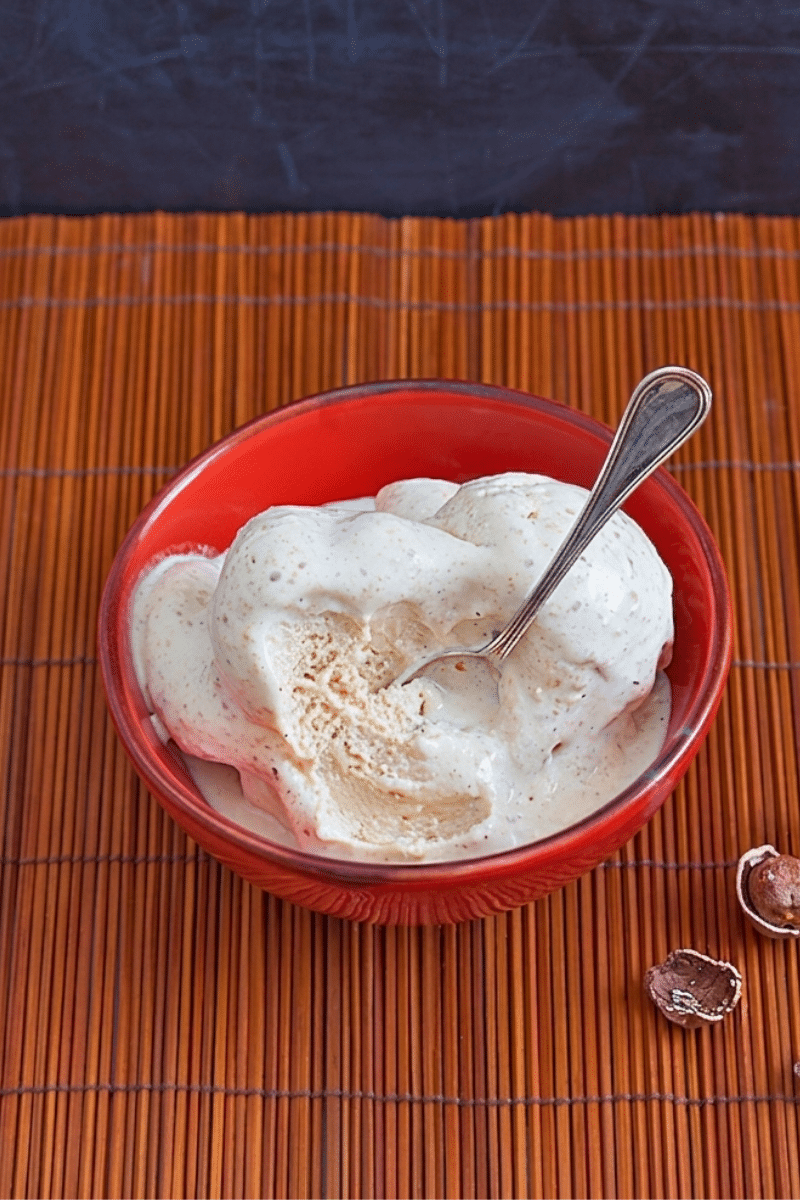 Gelato alla nocciola fatto in casa