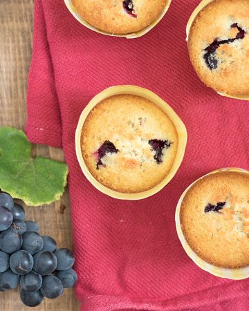 Muffin con uva fresca e olio extravergine