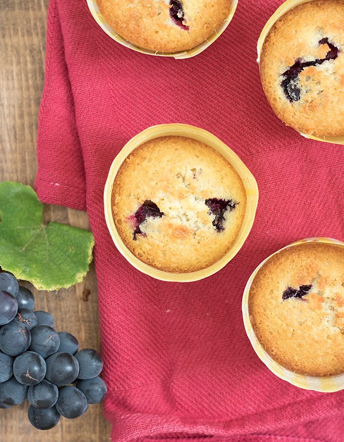 Muffin con uva fresca e olio extravergine