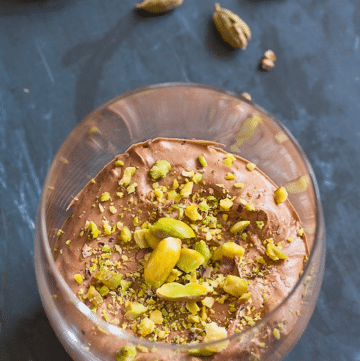 Bitterschokolade-Kardamom-Mousse